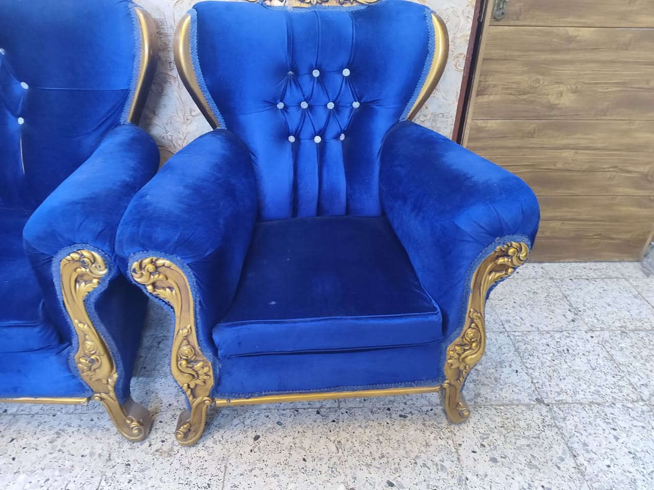 السلام عليكم تخم ١٠ مقاعد 
نضيف جدا سعر ٤٠٠ 
مكاني طريق ابو غريب القديم قرب كلية الطب البيطري
***********
