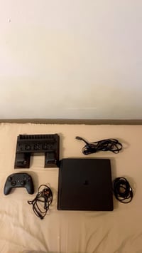 بلي 4 للبيع نضافه٩٨٪؜مع قاعده ويده مميزه مع وايرHDواير تشغيل البلي الب...