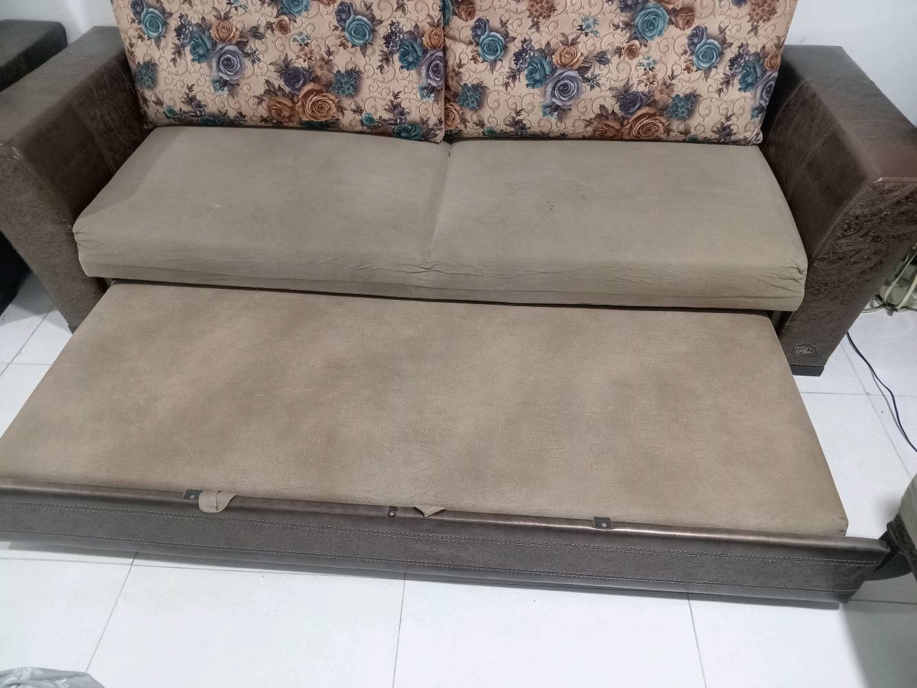 تخم قنفات تركي اصلي ماركه ابيكا هيكل حديد مغلون اصلي يمكن تفصيخ وش ه حسب الطلب سرير مع مخازن حسب الصور أعلاه سعر ٧٥٠ الف مع النقل داخل بغداد اي استفسار اتصل ***********