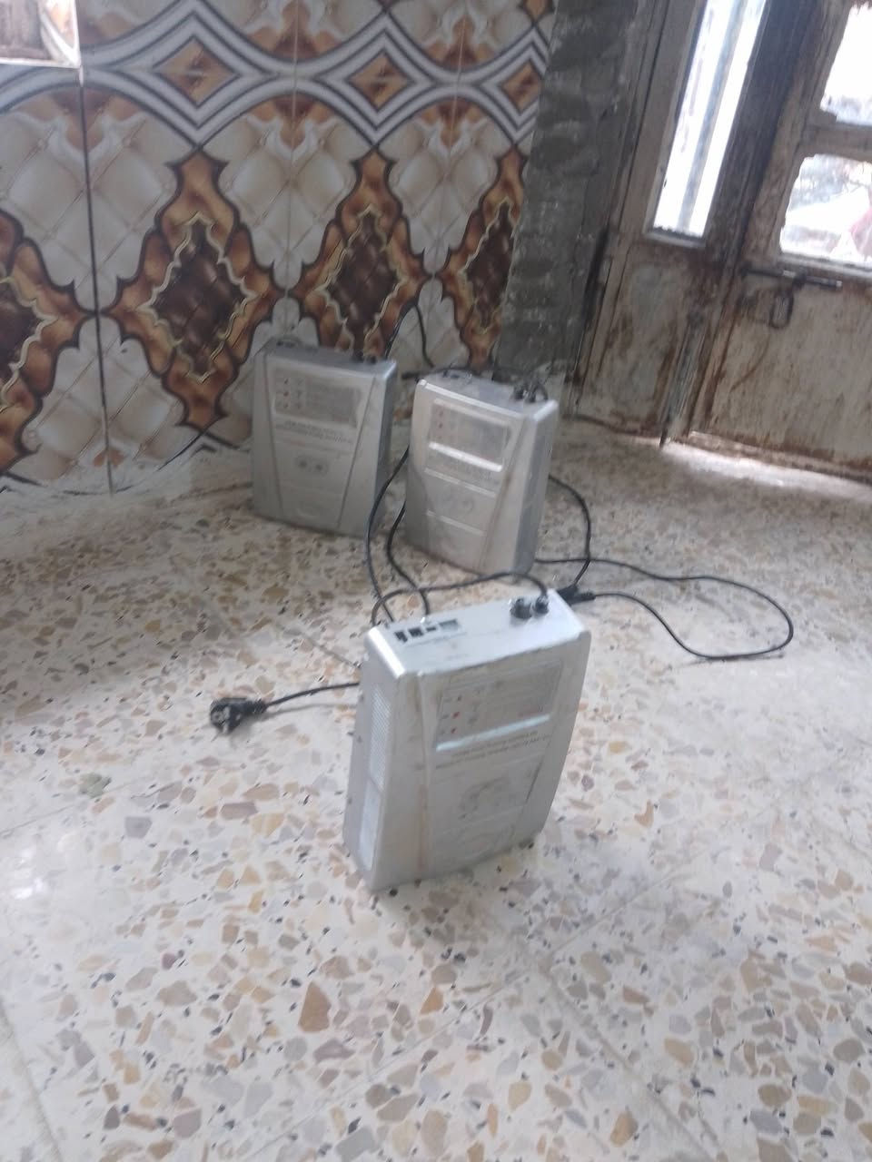 السلام عليكم عندي هاي تلث أجهزة مال كبنكات كهربائيه تلاثتهن شغالات للبيع وياهن ريمونات التحكم مالتهم جاهزات
***********
