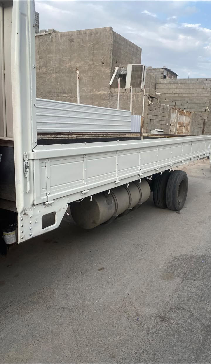 بدي للبيع 
الطول سته وربع 
العرض مترتين وعشرين 
السعر ١٥ ورقه وبي مجال 
الشراي يتصل 👇🏻
***********
