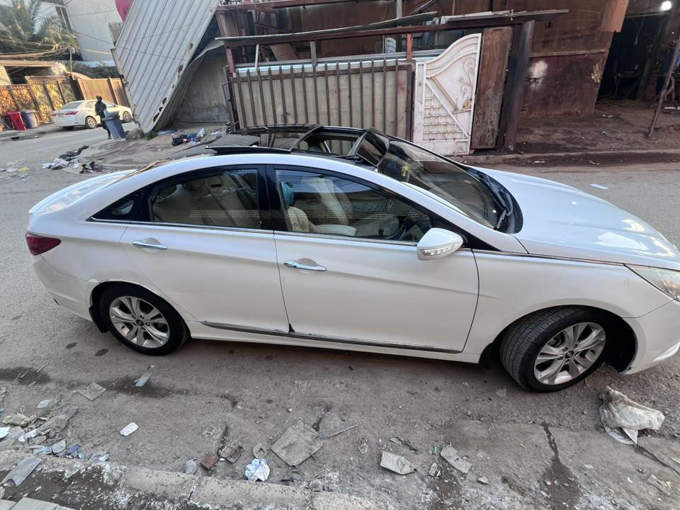 سلام عليكم سوناتا خليجي فول فول الاخير
سونار بل منشور 

مكينه 2400دوش. 

بدون دواخل مكفولة. كير محرك خير من الله 

تبريد كله مكفول 

بيها جاملغ خلفي صبغ. وامامي مبدل نفس اللون 

وبنيد رشد. فقط.  

مكاني شعب حي اور.  

عارضه 115 بيها مجال.   

***********
