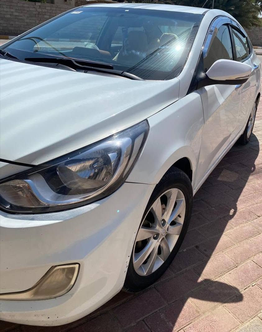 🚗 للبيع هونداي أكسنت 

✅ موديل: 2012 (خليجي)
✅ السعر: 85 ورقه

تحويل مباشر

حالة السيارة:

السقف مصبوغ بسبب أثر لاصق الفابلون فقط.

تحتوي على مكانات باردة بدون صبغ.

السيارة بحالة جيدة وجاهزة
محرك وكير خير من الله .

📞 للاستفسار والتواصل:***********
