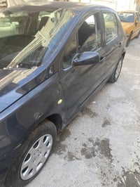 للبيع ٢٠٠٦ رقم بغداد سعر ٤٧ وبي مجال مكاني بغداد الحريه ٠٧٧٢٥٤٨٤٣٢١