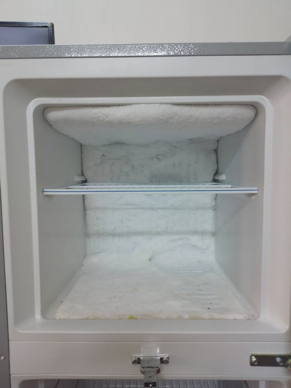 للبيع ثلاجة اخت الجديدة 16 قدم  صناعة تركية بلادية مكفوله من التصليح واي شي تجميد فول والله مكانه البياع شارع 13
سعره 275 ألف وبيهه مجال بسيط 
للمعلومات الاتصال عالخاص متواجد دائما..


**إذا كنت صاحب هذا الإعلان وتريد حذفه لأي سبب، رجاءا أرسل رسالة إلى الدعم الفني**