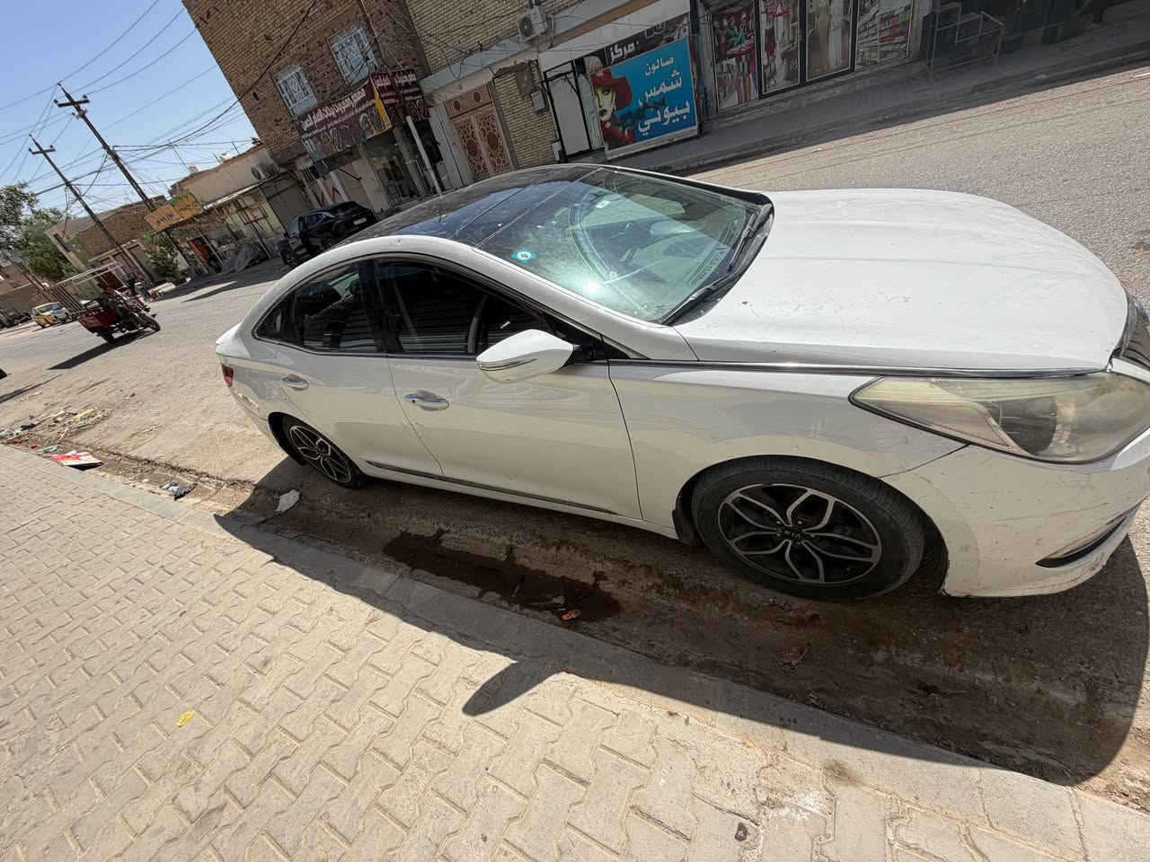ازيرا خليجي فول 2013  رقم بغداد الجديد 
سونرها موجود محرك جديد
السعر 115 وبيها مجال 
***********
مكان السيارة نجف حي الميلاد النجف, العراق
