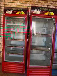 عارضات عامودية للبيع العنوان :- بغداد / التاجيات للاستفسار:- 077025868...