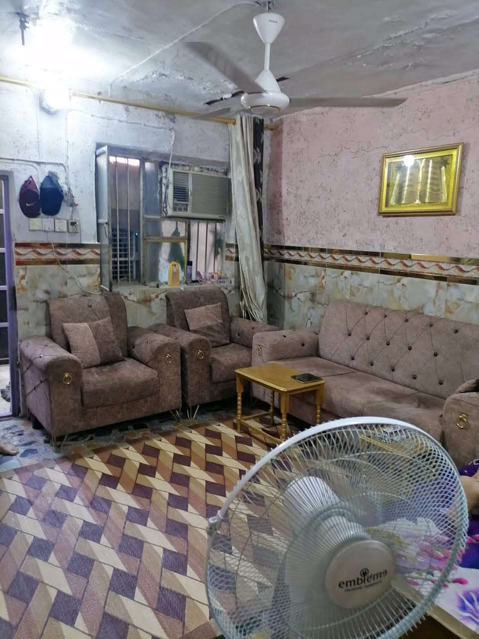 نصف قطعة للبيع قطاع 24 عكاده نظيف فرق فرع عن شارع الفلاح 
طابق ونص 
غرفتين 
هول 
ملحقات 
سطحين 
***********
للاستفسار اتصال او واتساب
