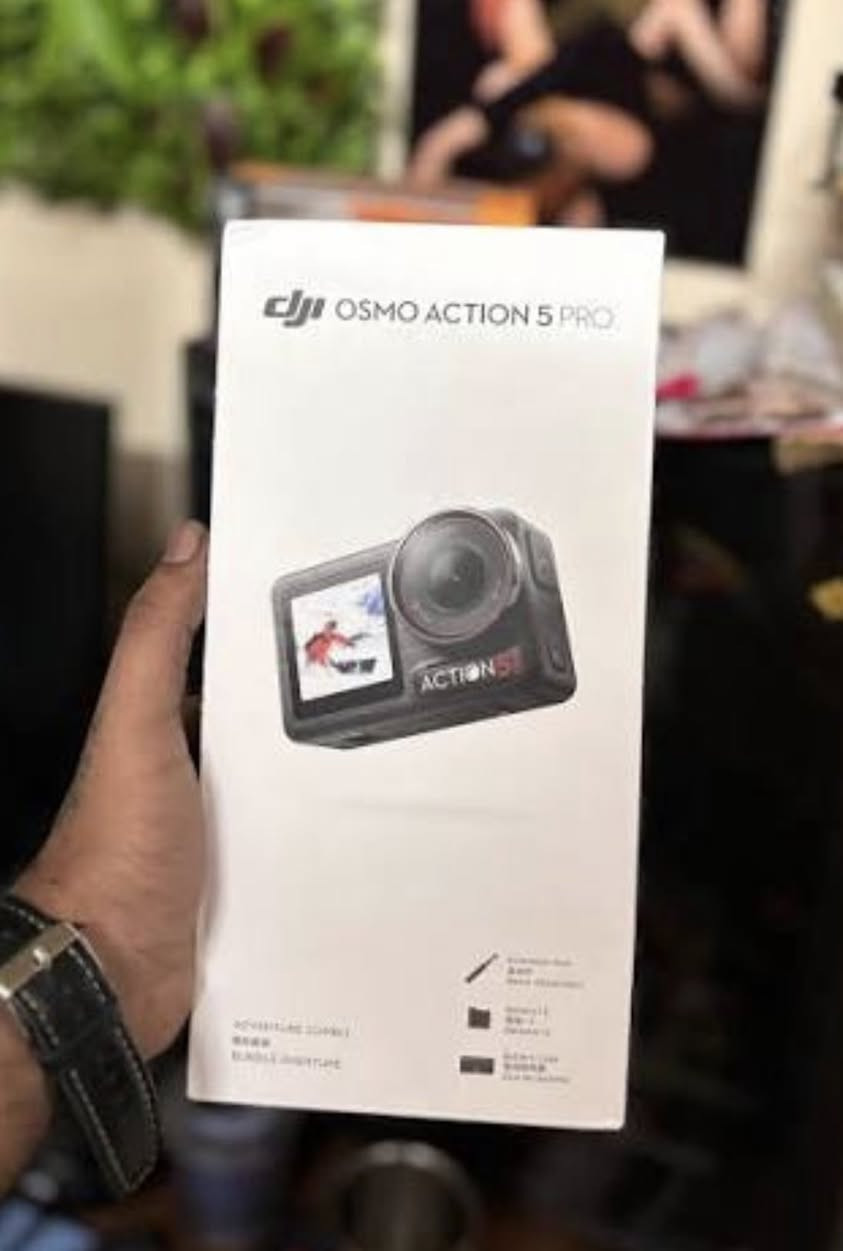 كاميرا الصيف والرحلات والمغامرات! 🌊☀️🎥
DJI Osmo Action 5 Pro Adventure Combo

🔹مستشعر 1/1.3 إنش احترافي لأداء ممتاز حتى في الإضاءة الضعيفة
🔹تصوير فيديو 4K حتى 120 إطار/ثانية لقطات فائقة السلاسة
🔹صور بدقة 40MP وتفاصيل غنية بالألوان
🔹تثبيت HorizonSteady 360° وRockSteady للحصول على فيديو ثابت في أقسى الظروف
🔹بطارية تدوم حتى 4 ساعات من التصوير المتواصل
🔹شاشتان OLED أمامية وخلفية عالية السطوع
🔹مقاومة للماء حتى 20 متر بدون غلاف إضافي
🔹ذاكرة داخلية مدمجة 47GB مع دعم بطاقات microSD حتى 1TB
🔹دعم الربط المباشر مع ميكروفونات DJI اللاسلكية لتسجيل صوت احترافي  

🎁 Adventure Combo يتضمن

✅ 3 بطاريات Extreme Battery Plus
✅ حافظة شحن متعددة الوظائف
✅ عصا تمديد 1.5 متر
✅ ملحقات التثبيت الأساسية للمغامرات والتصوير اليومي  

🔥 سواء كنت في البحر، الصحراء، الجبال أو في رحلة سفر

الـ DJI Osmo Action 5 Pro Adventure Combo جاهزة لتوثيق مغامراتك بأعلى جودة.
السعر 650 الف
هاتف ***********

