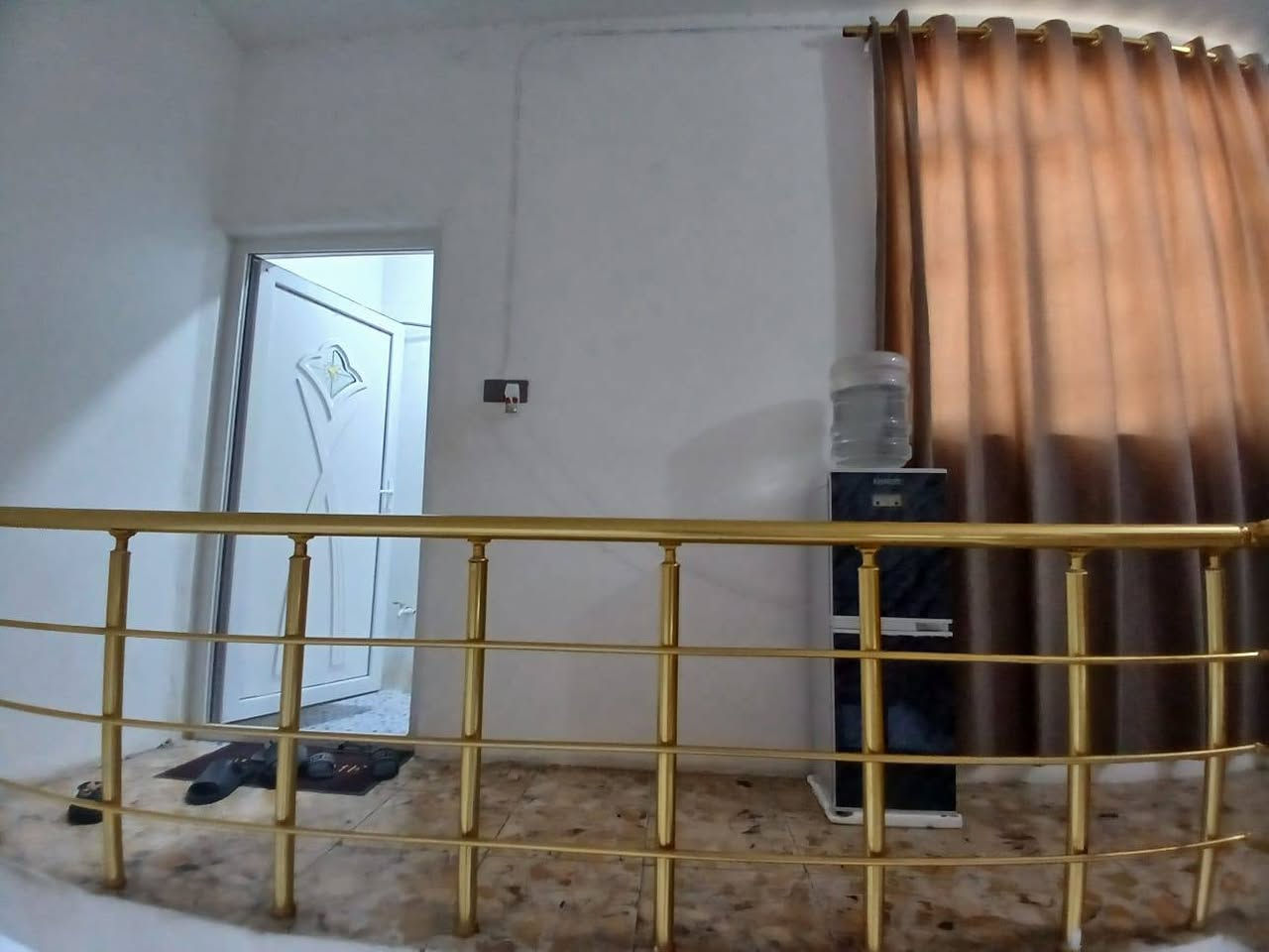 بيت بالكريميه المساحه ١٠٠ متر بشارع محل مرتضى يحيى بالخمسه الأولى السعر ١١٠ وبيه مجال لاستفسار الاتصال على الرقم *********** حجي حسن المجداوي علمآ ان البيت طابقين
