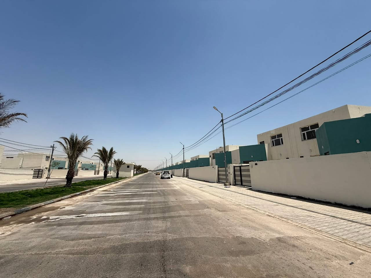 السلام عليكم ورحمة الله وبركاته 
للإيجار دار سكن حديث
محافظة النجف الأشرف 
مجمع الكرار السكني
مساحة 200 متر طابق ونصف بداية المرحلة الثالثة شارع 30
يحتوي غرفتان نوم وباقي الملحقات
سعر الإيجار 400 الف مقدمة شهرين
للأستفسار:***********
