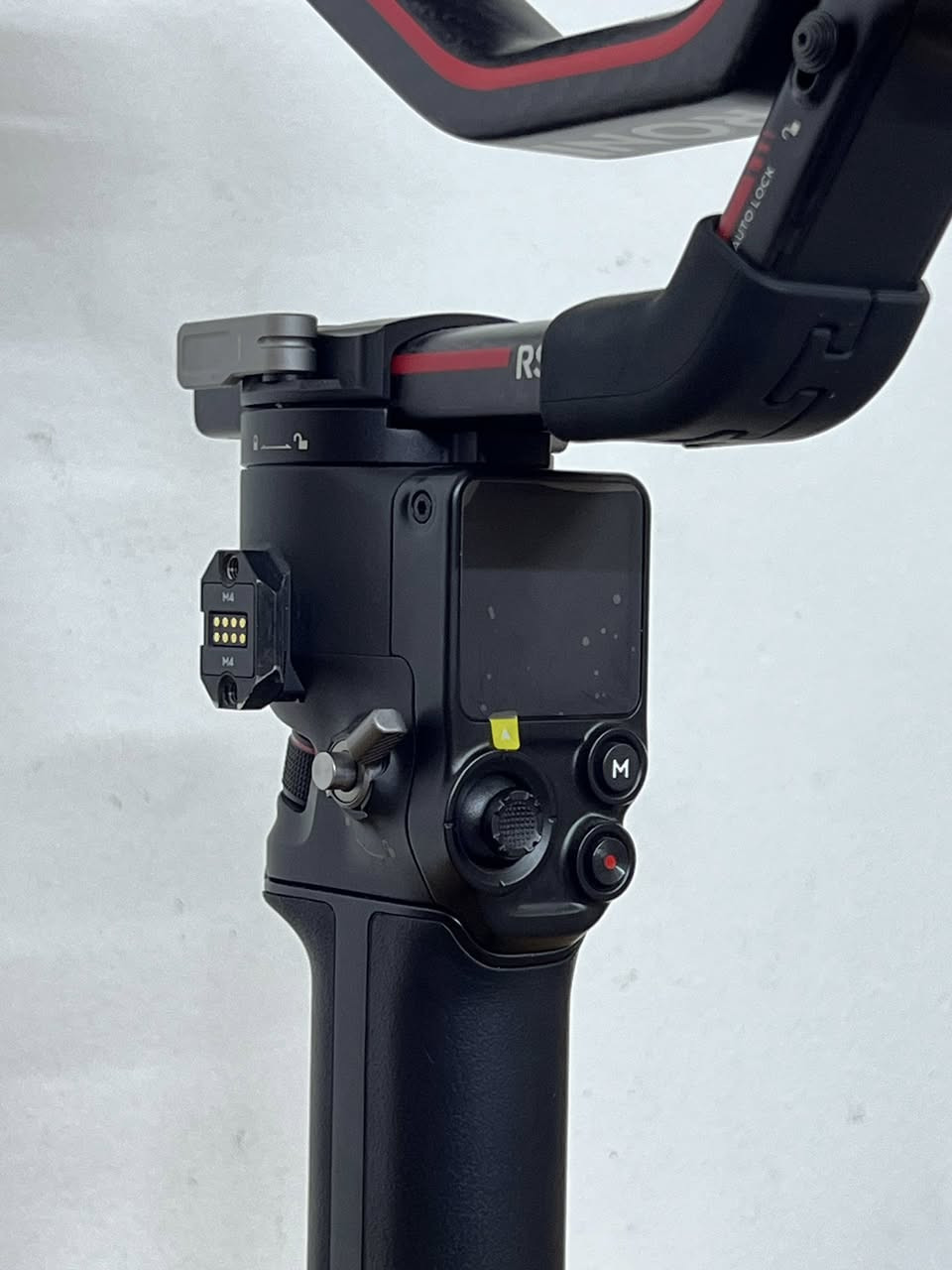 السلام عليكم
رونن rs3 pro 
اخوان الرونن بعدة جديد حتى لزكة الشاشة ما شايله من عندة والجنطة والكيبلات والكارتونة مالتها كلها موجودة 
رايدة ب800 وبي مجال مكاني بلديات


**إذا كنت صاحب هذا الإعلان وتريد حذفه لأي سبب، رجاءا أرسل رسالة إلى الدعم الفني**