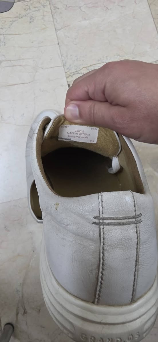 حذاء كولهان اصلي جلد ابيض مستخدم قياس 42.5 طول القدم 27 سم 
السعر 25 الف مكاني بغداد


**إذا كنت صاحب هذا الإعلان وتريد حذفه لأي سبب، رجاءا أرسل رسالة إلى الدعم الفني**