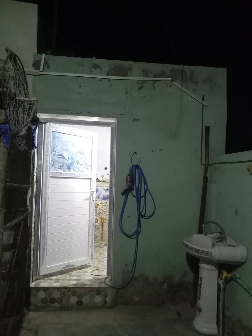 السلام عليكم بيت للبيع مكون من استقبال 7×4 وصاله 8×4 غرف عدد 2 طولهن 5×4 ومجمع داخلي طوله 4×3 العنوان زراعي ال عبود خلف ملعب سيد علي
اي استفسار الاتصال ع رقم ***********
ملاحظه غير متواجد ع خاص
