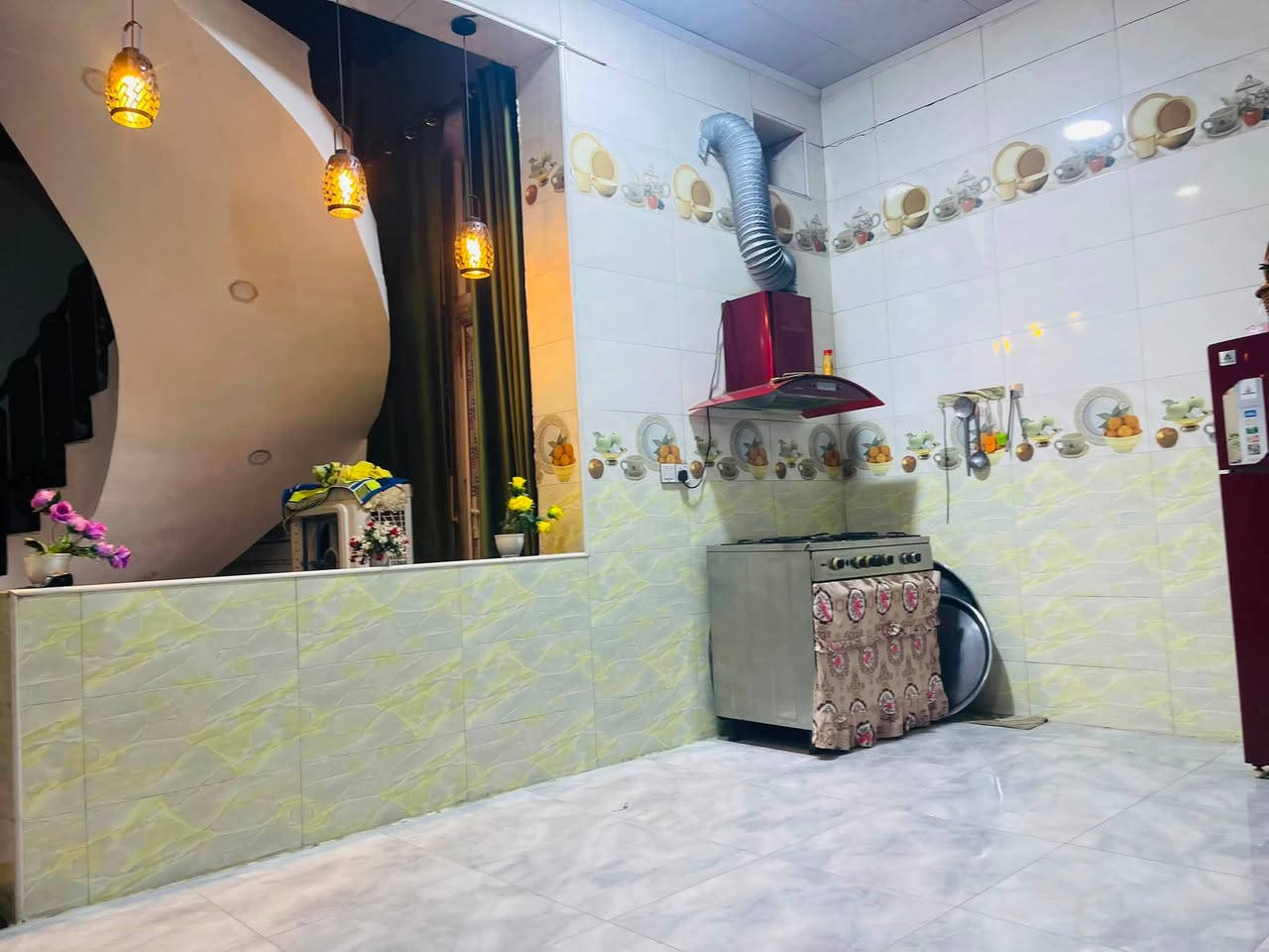 � فرصة مميزة لامتلاك منزل حديث للبيع 🏡
للبيع دار سكني في شارع السياسيين الحولي – مجمع حجي حسين.

✨ مواصفات الدار:

* 📐 المساحة: 200 متر
* 🏠 بناء حديث
* 🛏️ يتكون من غرفتي نوم
    * الغرفة الرئيسية تحتوي على سويت (حمام خاص)
    * غرفة مخصصة للأطفال
* مناسب للعوائل وبمنطقة هادئة.

📞 للاستفسار أو الحجز:
***********
✅ متوفر اتصال وواتساب، أو مراسلة الصفحة.

الجادين فقط، أهلاً وسهلاً بالجميع. �
