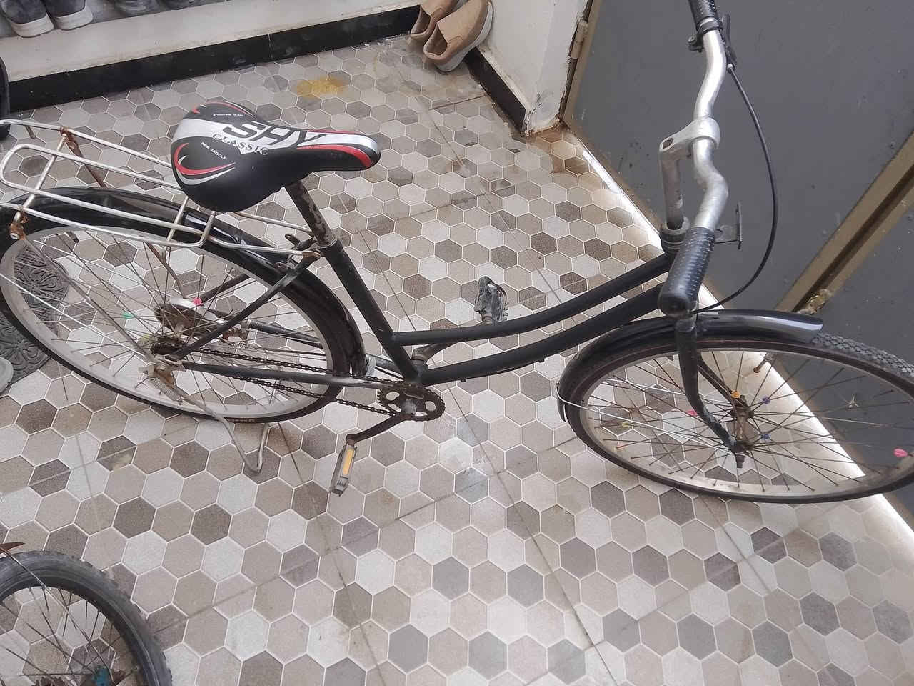 السلام عليكم بايسكل للبيع تايرات وجوابه امامي خلفي جديدات وجاملغات هم جدد سعر 60 وبي مجال 
مكان حي الجهاد 
*********** واتساب
