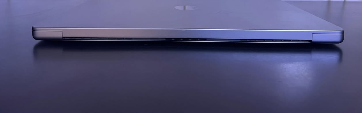 MacBook Pro 201 M1 Max 16” 

Cpu 10 - Gpu 32

Ram 64 | SSD 2 TB 
Battery 99 | Cycle 11

Price: 2,475,000 🔒 

***********
