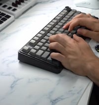 Aula F75 pro ! للبيع السعر 65 الف تواصل 07801715406