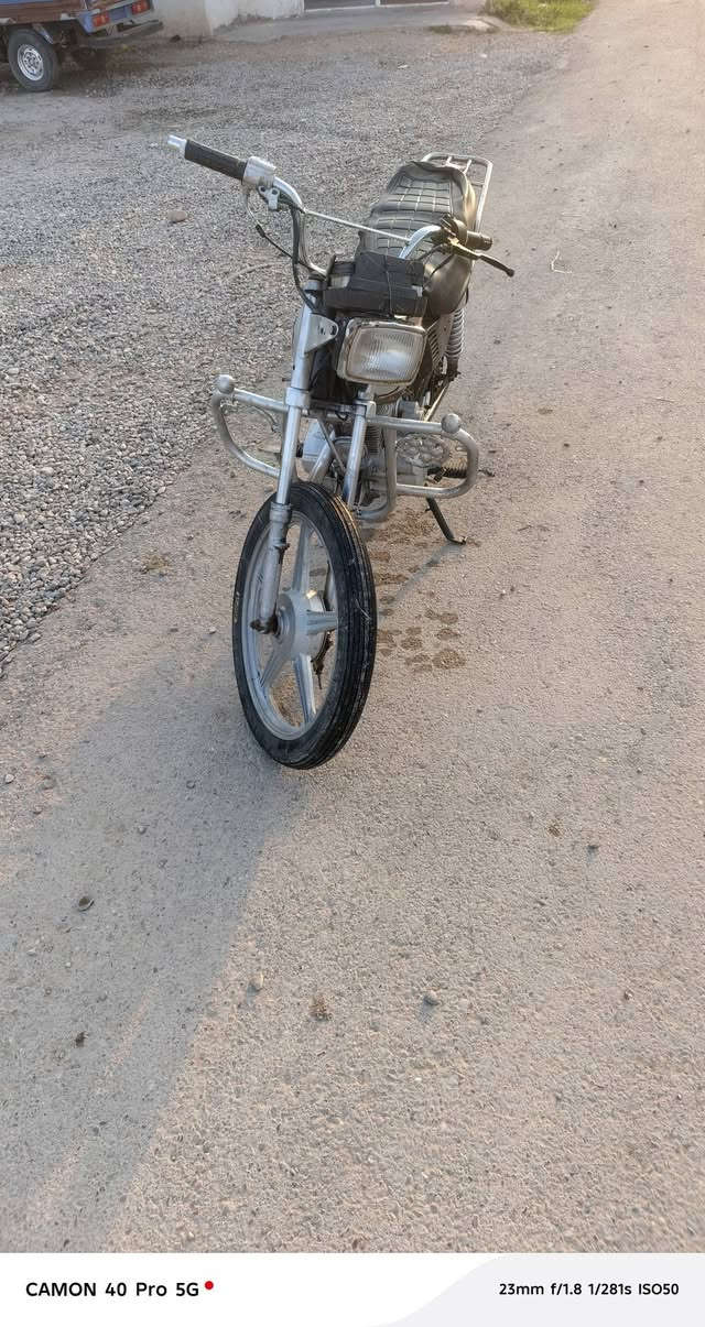 سلام عليكم دراجه البيع موديل 19 كلهه شغاله  فقط يرادله باتري وتربط كهربياتهه مكان ديالى شهربان الهارونيه السعر 250وبي مجال /***********
