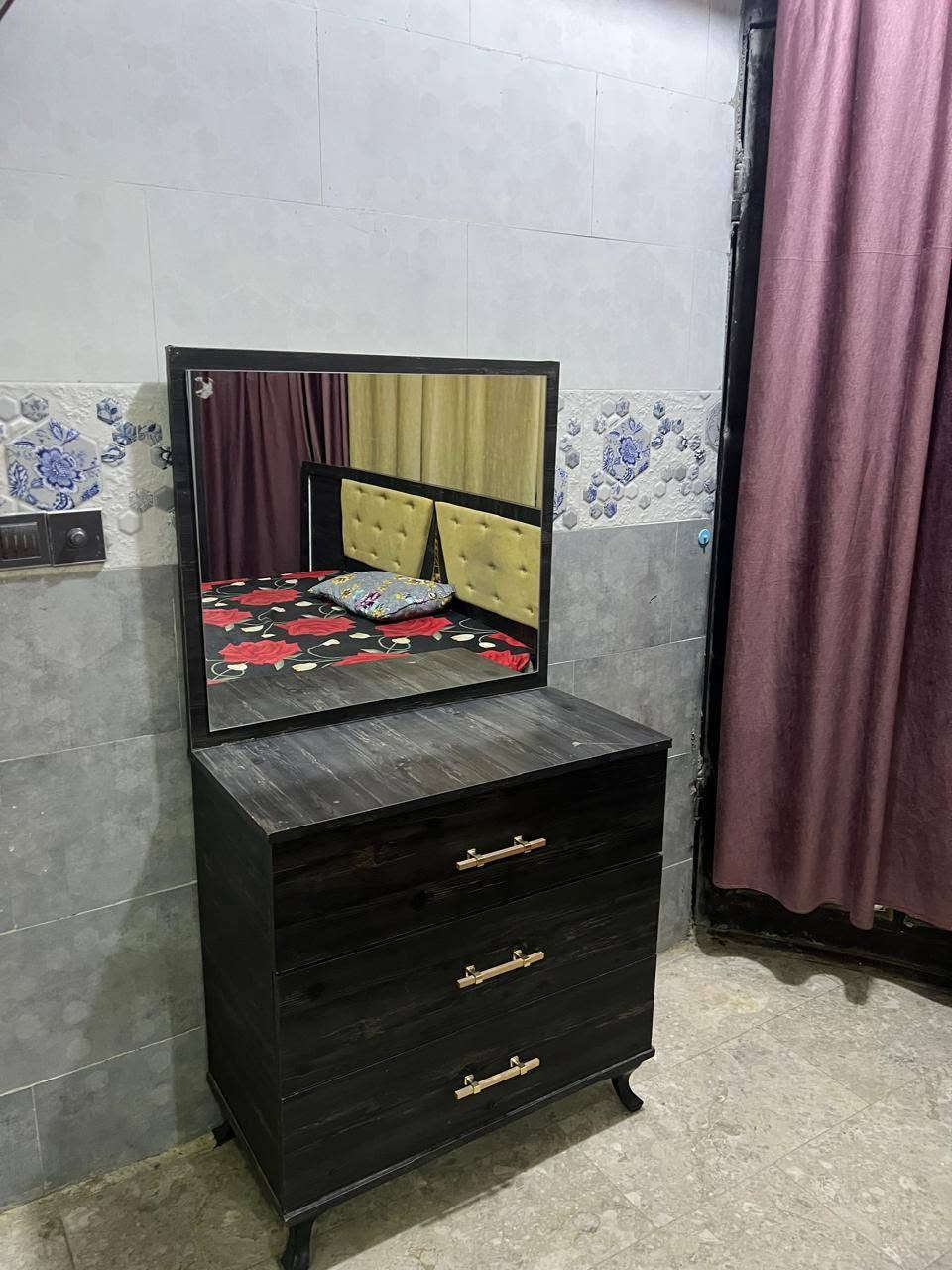 السلام عليكم غرفه للبيع خمس قطع نظيفه  السعر ٣٢٥
للاستفسار اتصل على الرقم *********** كربلاء, العراق
