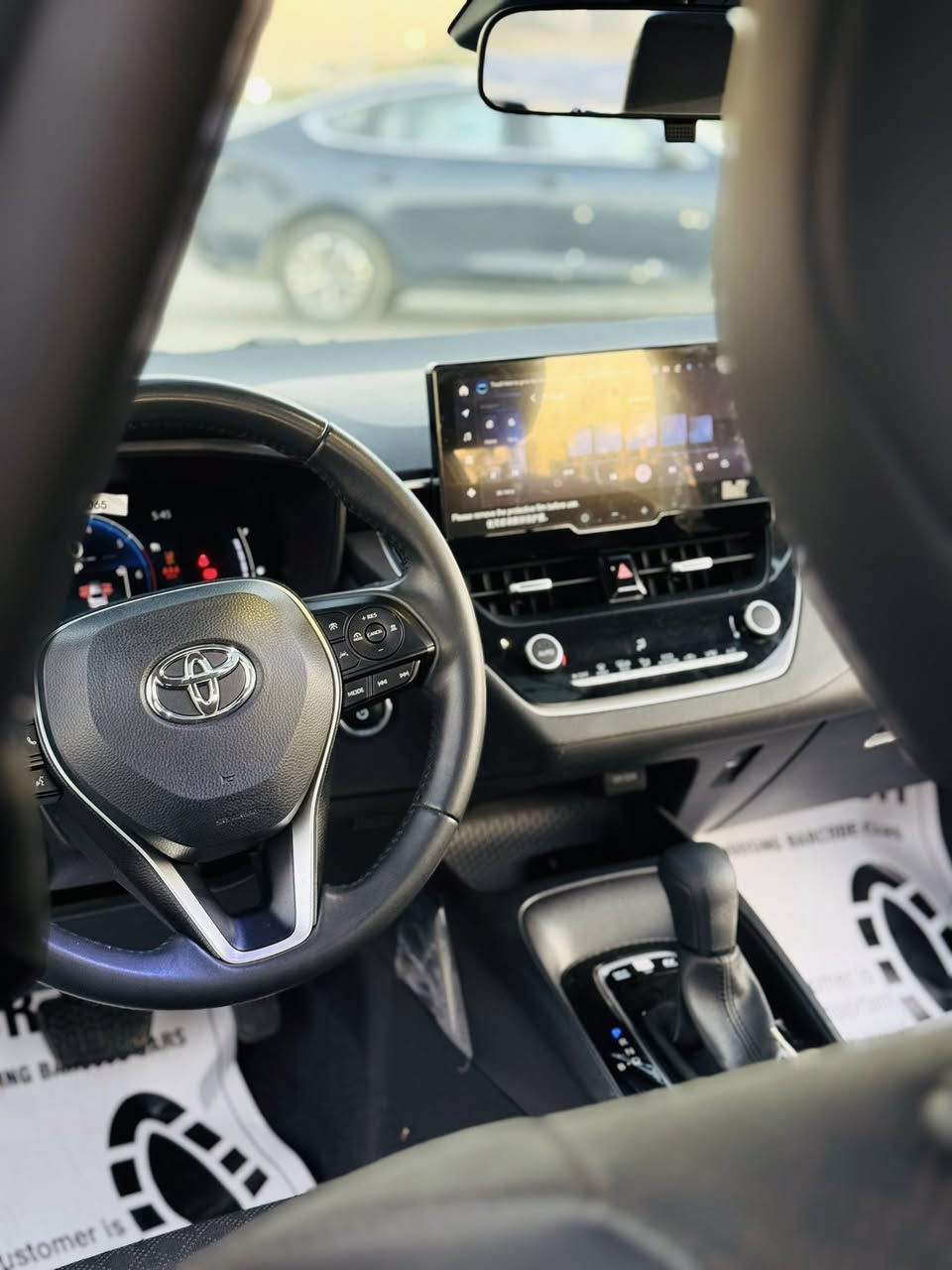 السلام عليكم
كورلا هايبرد 2025 للبيع

فول مواصفات
سلايت 
كراسي جلد اصلي
رادار + تحديد مسار طريق + قيادة ذاتيه 
بصمة تشغيل + دخول ذكي  يدة الباب
هاندر بريك بصمة + اوتو هولد 
كيجات ديجتل 
تبريد بيانو + كامره خلفيه دوارة + كار بلي 
تبريد قطعتين 
لايت زينون عالي ناصي + بروجكتر لد زينون + لد صباحي زينون+ بكلايت لد 
 حساس اطار + حساس مطر + حساس لايت داينمك عالي ناصي اوتو 
يفو مود + مود درايف + مانع انزلاق 
 تحكم  الستيرن كامل مع كروس سرعه
ويل كب  حجم 16

سياره بيه رصعه اسفل الباب باقيه ع وضعه جدا بسيطه
غراض سياره كلهن بجيس بعدهن ممفتوحات 
مكاني بغداد

‏‭0773 489 8688‬
‏‭0790 316 8635‬
‏‭0787 652 9128‬وتساب
