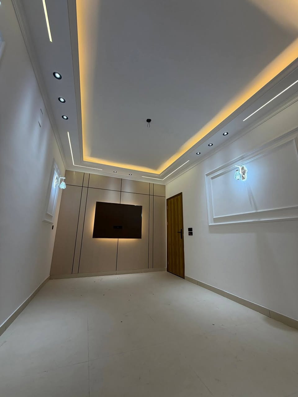 #مكتب_نيوهاوس_للعقار
للبيع  ١٠٠م طابقين منطقة الامانة
.......
اعلان رقم ٣٩٥
.......
مشتمل ١٠٠م طابقين بناء ٢٠٢٦ 
مواصفات المشتمل
.......
واجهة ٥ نزال ٢٠
٣ نوم
صحيات عدد ٢
ابواب قاصة
شبابيك المنيوم
ديكورات داخليه روعة
تقع المشتمل في منطقة الامانة بظهر الشارع التجاري مباشرةََ
للاستفسار *********** متوفر واتس اب اتصال
مكتب نيو هاوس للعقار الكائن في
حي الجهاد الديوان مقابل الامانة قرب كوفي ركن الديوان
