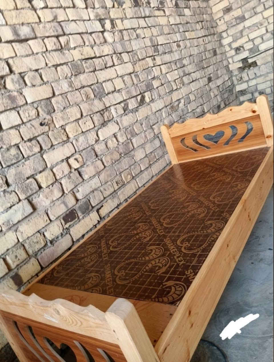 اثاث منزلي نظيف استعمال قليل

جرباية ثنين وسط وثنين كبار
طبلات صغيرة عدد ثنين
كرسي هزاز
كرسي رئاسي عدد ثنين

للتواص ***********
