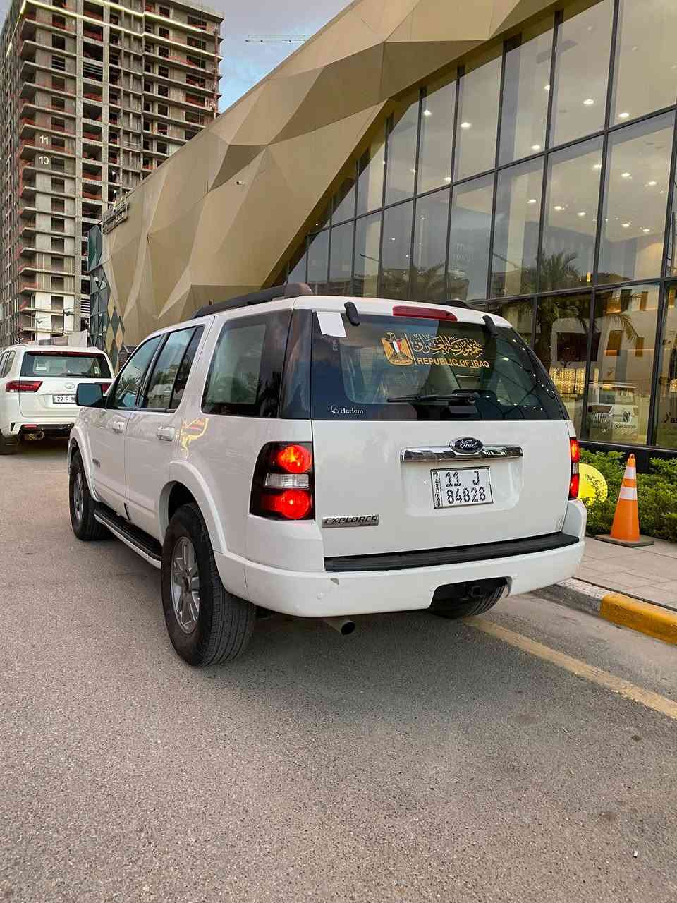 فورد اكسبلور ٢٠٠٨
محرك 4000V6
سيارة جديده ونضيفه ما ناقصها 
رقم بغداد بسمي شخصيا 
مكان السيارة بغداد اليرموك 
السعر 105وبيها مجال 
للتصال ***********
