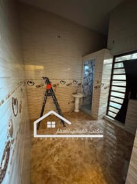 #لـلايـجـار في السيـديـة  مشتمل طابق اول  نظيف جداً  يحتوي على :  غرفة...