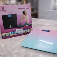 ميزان إلكتروني • شاشة رقمية • زجاج مقوى