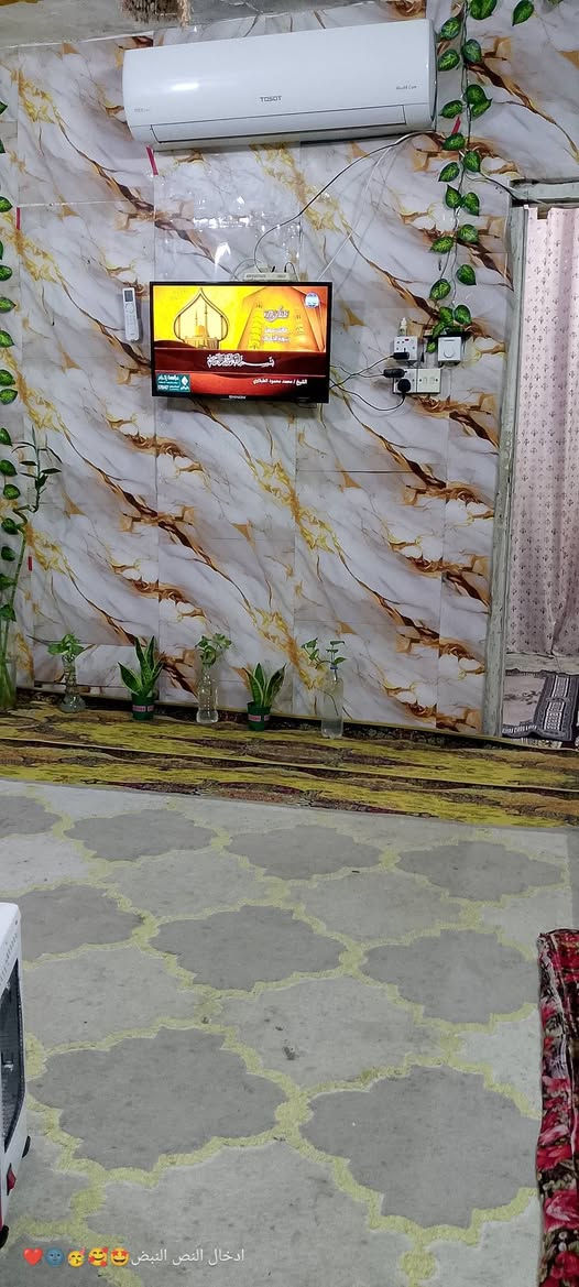 السلام عليكم بيت تجاوز في الزعفرانيه محله 950 للبيع قرب اسواق حمودي 25مليون وبيه مجال علمن البيت تشجير ومرقم ***********
