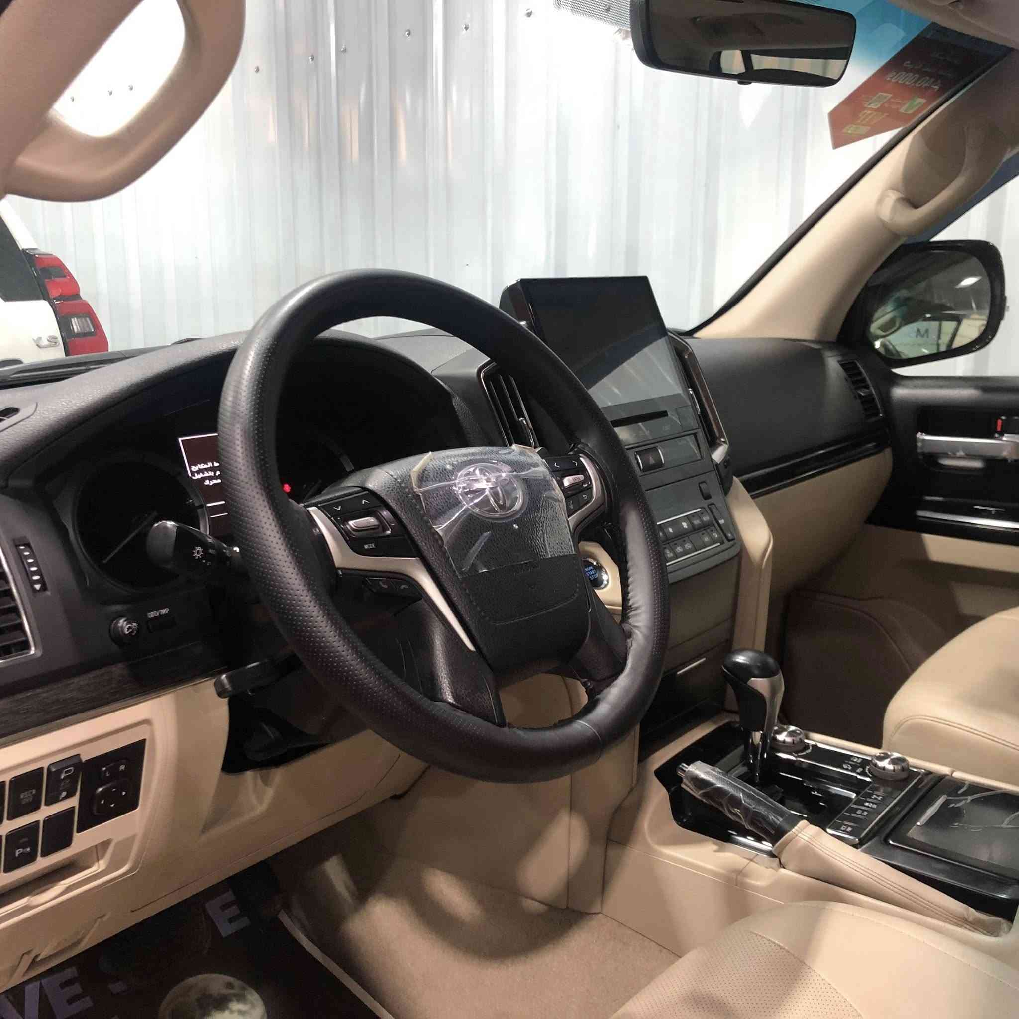 سلام عليكم احبتي لاندكروز ثمانيه سلندر 4600 ماشيه 58 الف جديده السياره بدون كلشي مكفوله كفاله عامه رقم سليمانيه وبسمنه مكان السياره بغداد الكريعات معرض محمد شهيد الاتصال *********** واني خادم موديل 2021
