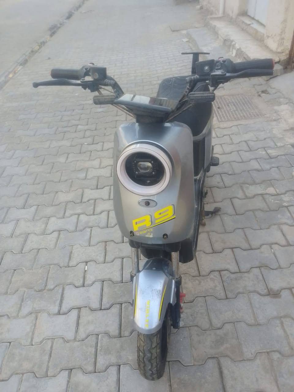 السلام عليكم
دراجة شحن R9 للبيع بدون بطاريات وبيها نواقص قليله خلي بطاريات وشغل شاحنتها ضايعة التكية الورة ضايعة سعرها 150 قفل مو شراي لاتراسل هذا رقمي واتساب ورصيد 
***********
عنواني البصرة التنومة
