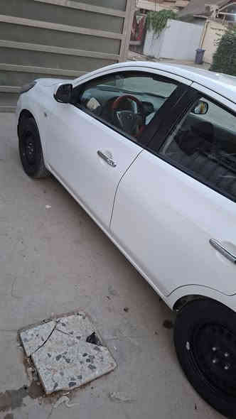 سلام عليكم نيسان سني هندي بليته زركه  موديل 22 ماشيه 126 الف رقم اربيل الجديد هزة بشهر واحد تخلص يعني تحويل مباشر حتى بدون متروح سياره بيهة طخه بجاملغ الامامي من جهة السايق والبصفه  مصلحهن وصبغتهن على كدهن يعني ربع جاملغ فقط  السياره كير مكينه صدر تخم تاير مكفول دوشمه جديده سويتهة ب300 الف  ارضيات جدد شادلهة شاشه وكاميره خلفيه موصفات جنح خلفي مانع انزلاق تحكم جهة وحده مري كهرباء سياره جاهزة عليهة ادامه كامله فيت بم وفلاتر ونوزلات وبلكات ودهن يعني الف دينار متصرف عليهة سياره جاهزة من كلشي وبالعافيه على ياخذهة  بأسم ولد صديقي بالمنطقه يمنه شرط تحويل ثاني يوم السعر 105قفل قفل وماكو هيج سعر *********** مكان السياره بغداد الزعفرانية
