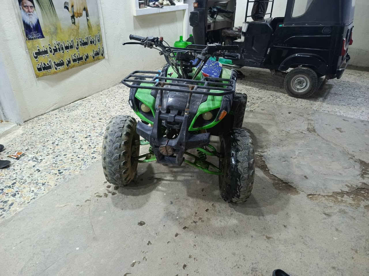 دراجة رباعية للبيع السعر ٣٢٥ بس نقصهة باتري وقبق مال زنجيل الشراي يتصل عل رقم ورجائن المو شراي لا يتعبني المكان بغداد ***********
