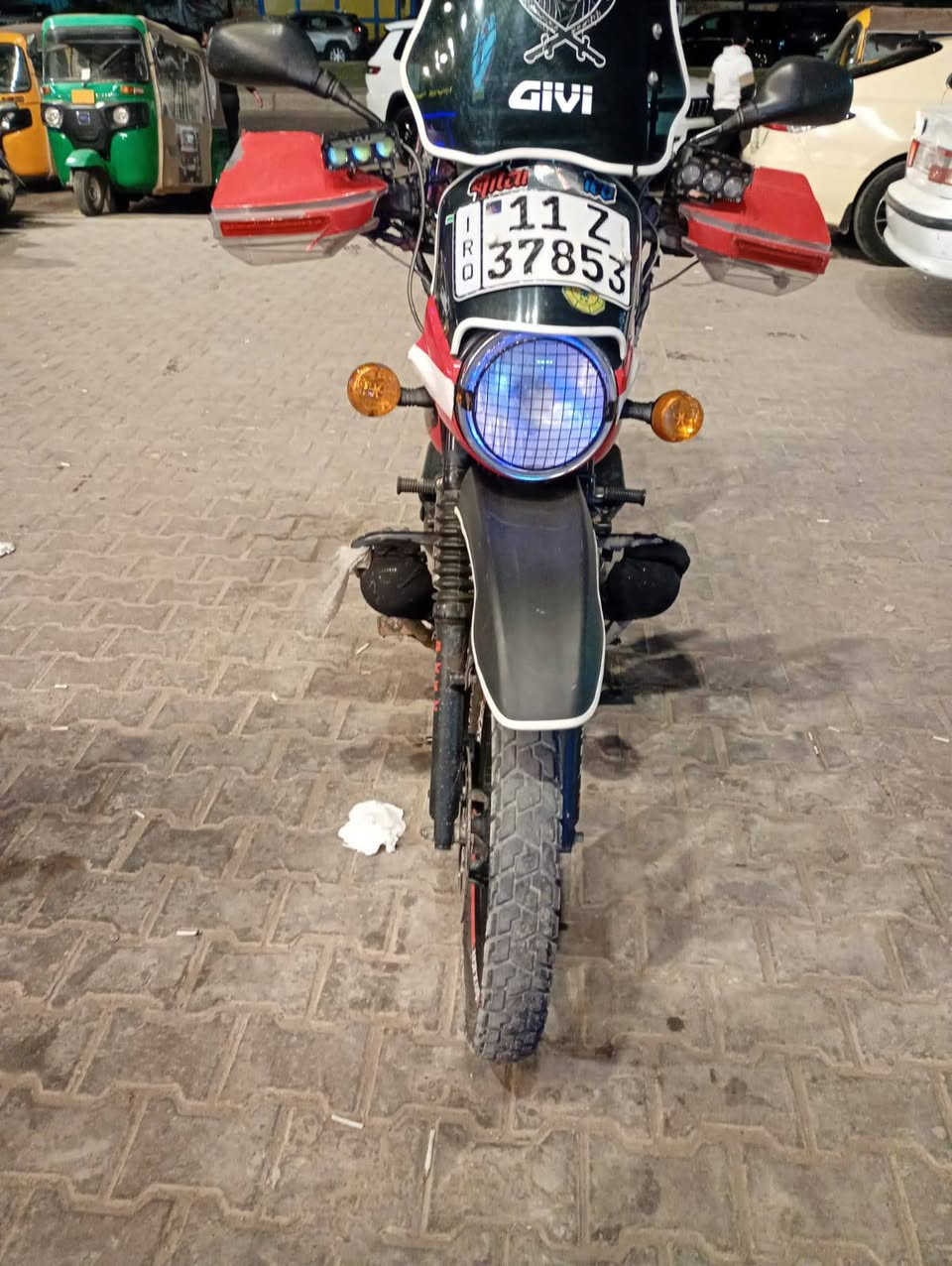 سلام عليكم بوكسر موديل 2023 رقم وسنويه مكفوله سنون و هورن طاط اصلي وسندوك مال دلفري مستعجل عله بيعتها بماني بغداد رشاد السعر 2500 بيها مجال الهاتف ***********
