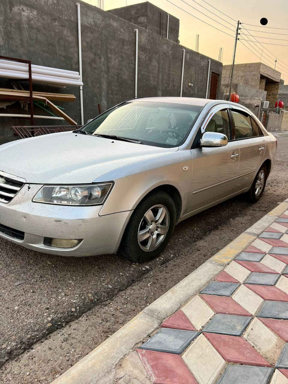 السلام عليكم للبيع موديل 2007 وارد كوري بيهة طخه الجاملغ الخلفي موضح داخل اسود مكينه وگير جدد توني شادهن ومنضومه تبريد كامله جديده تخم تاير شاد حداديه امامي خلفي جديده السعر 83 وبيهة مجال للاستفسار هذا الرقم 
***********
