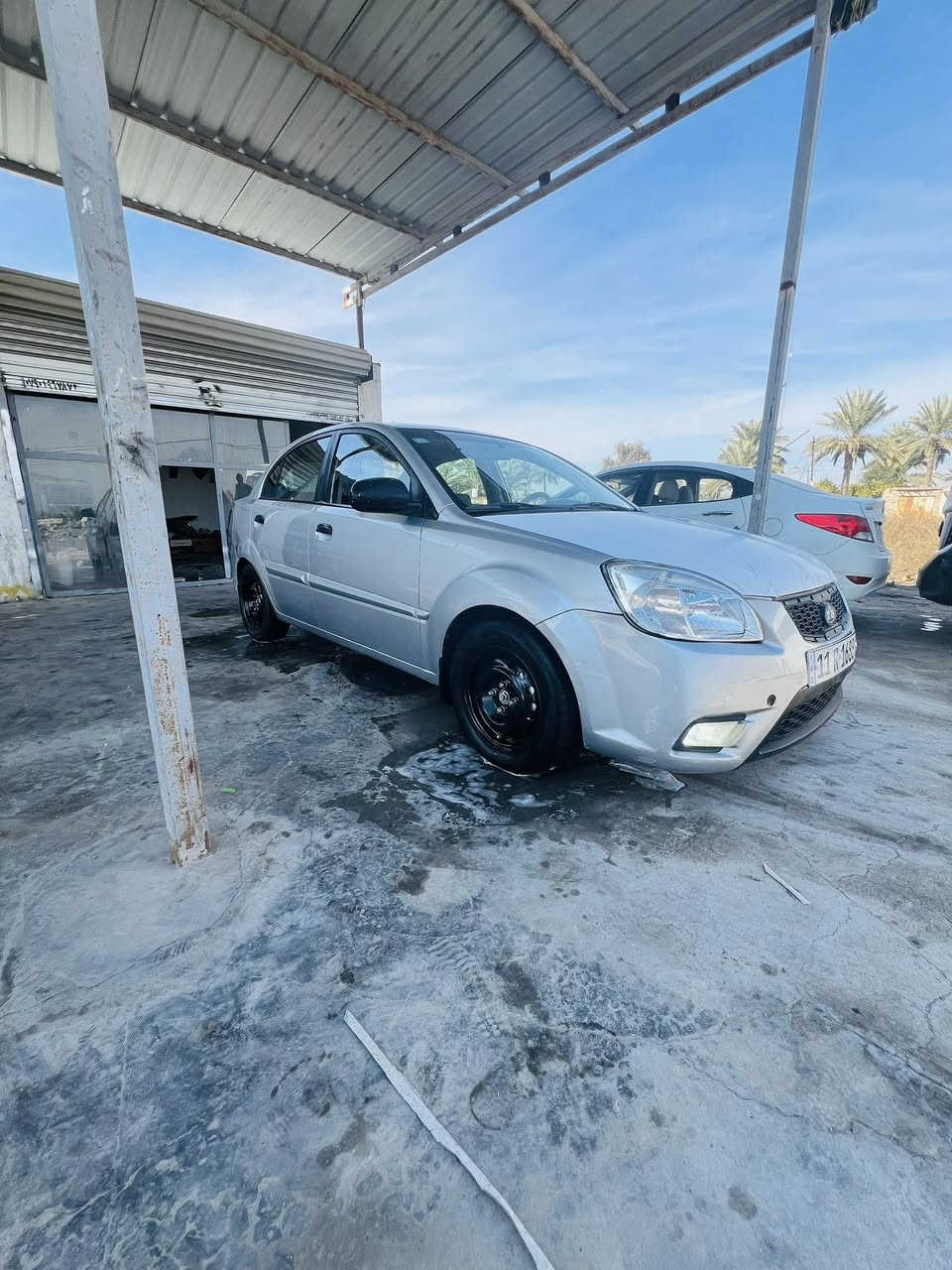 سلام عليكم للبيع ريو موديل 2010امريكي ليبل واحد بدون تبديل اي قطعة بيها صبغ اربع قطع  سياره حلوه وصفاحها تخبل للعلم السياره بدون جراد فقط البنيد تكم قماره صندوك ذني قطره جراد مابيهن مكينه ١٦٠٠ كير اوتماتيك تبريد ثلج كهربائيات جاهزه شاشه كامره دواره حساس  تحكمات ستيرن بيها نضام ايبي اس نضام بريك رقم جديد هزه جديده جامه جديده باسمنا السعر 78 مكاني بغداد اليوسفيه رقمي ***********
