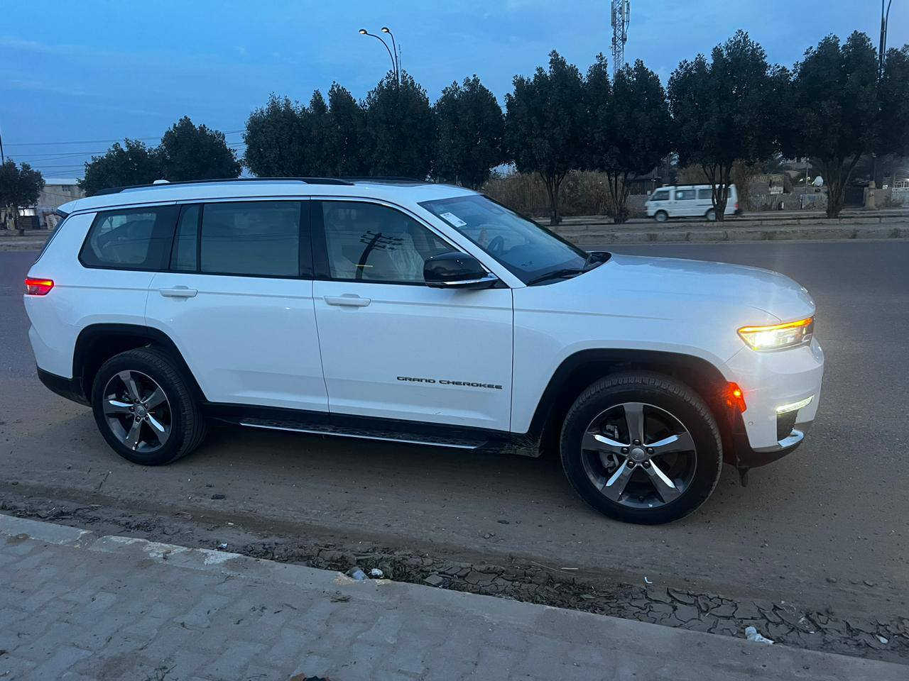 السلام عليكم سياره جيب 2022 وارد خليجي فول مواصفات ماشيه27000 زيرو رقم أربيل باسمي السعر 380 ورقه وبيهه مجال
الرقم***********
