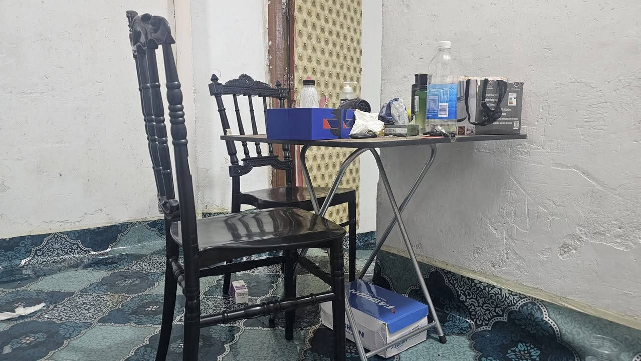 السلام عليكم غراض منزليه مستخدمه للبيع ***********
غساله فريش سعر 80
طباخ اربع عيون سعر 130 
قنينه غاز سعر 50
كنتور خشب بابين سعر 120
ثلاجه وسط سعر 80
ثلث كراسي وياهن طبله كلهن ب40
مروحه كهربائيه ارضيه سعر 20
مبرده اونيكس الحجم الوسط جديده مصارلها 20 يوم سعر 130
مبرده صغيره سعر 40
مبرده قديمه سعر 30
سنك مرمر متر و20.  سعر  80
وعندي غراض نواعم اماعين ممستعملات هواي كزاز وطباخ كهربائي وخلاط ومثرامه كهربائيه مواد مطبخ همين وي الغراض
