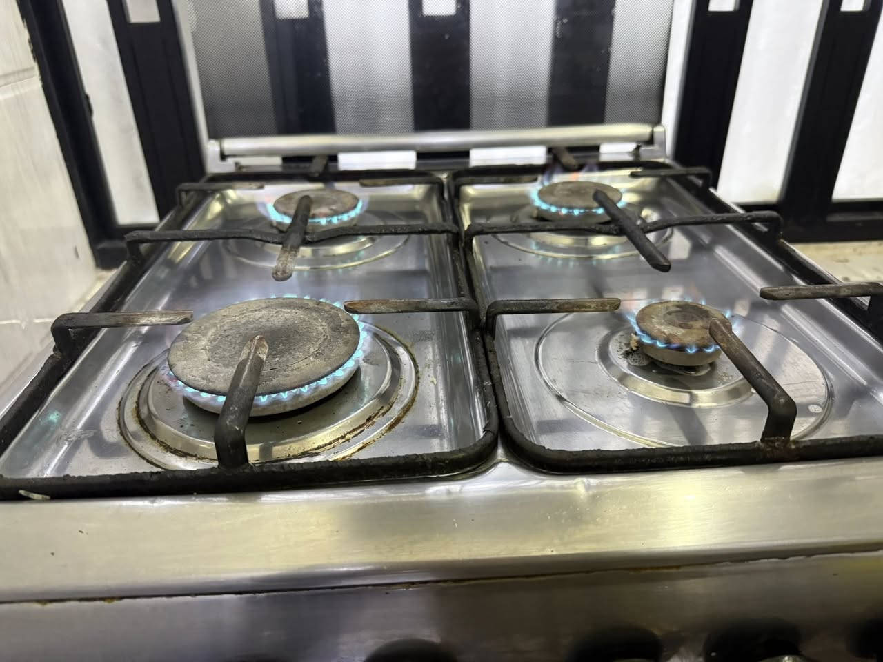 طباخ اربع عيون نوعيه ال جي ب١٢٥ ضرره بس الباب مال فرن شويه فالت


**إذا كنت صاحب هذا الإعلان وتريد حذفه لأي سبب، رجاءا أرسل رسالة إلى الدعم الفني**