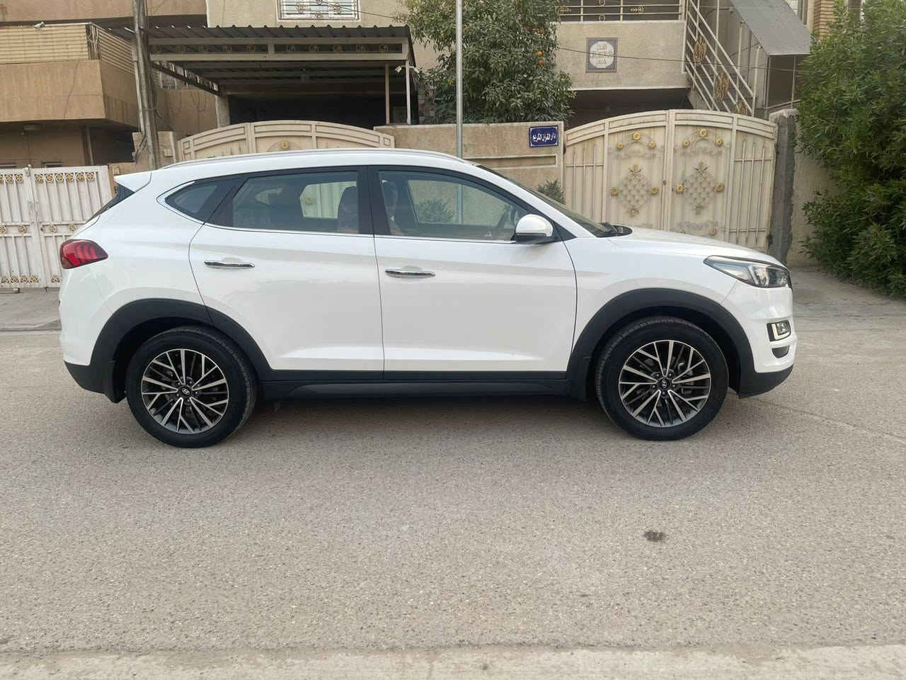 توسان 2020 خليجيه بغداد موصفات الشركه بس فتحه مبيه... مكفوله من الصبغ والتبديل والتعديل كفاله حتى من الشخط على ايدي من الزير...
بصمه..
مري شفط..
تبيرد خلفي امامي..
ماشيه 42 الف بعدها بنايلونات الشركه..
ويل كب.. 5
محرك 2000 دوش..
كراسي 2 كهرباء..
رقمه بغداد الدولي باسمي شخصيآ..
بصمات 2 وياها..
محرك كير تبريد تدفئه كله على وضع الشركه..
مكاني بغداد الكرخ حي الاعلام...
.... ***********.......للبيع فقط الشراي يتصل..
