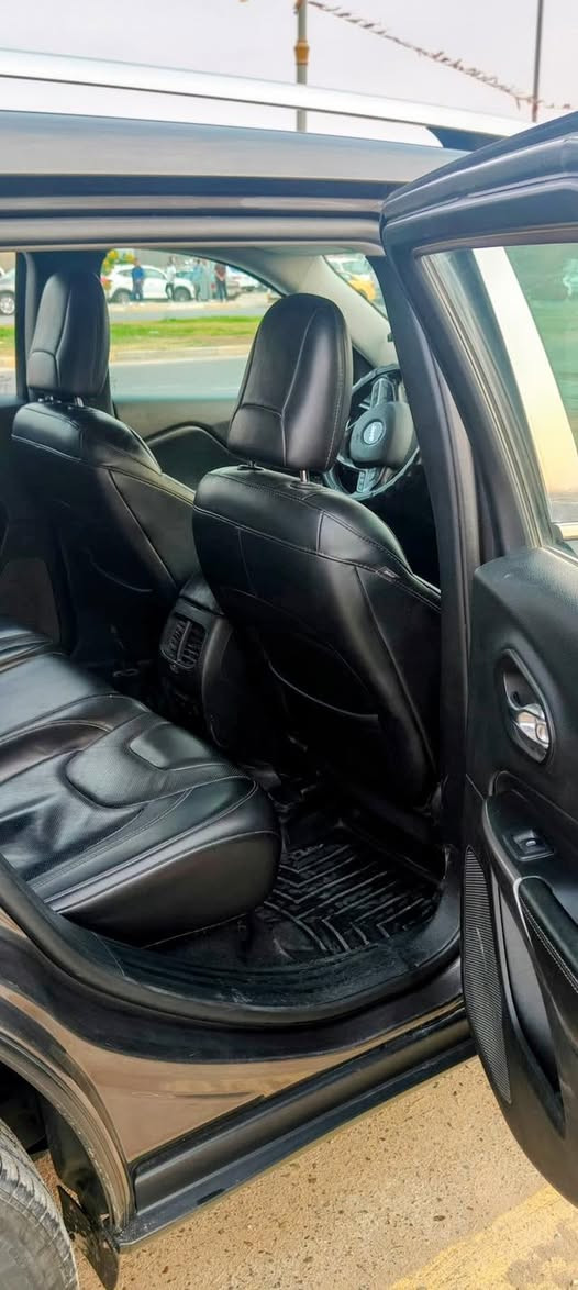 سلام عليكم
للبيع فقط …

جيب شيروكي بزون موديل2019 وارد امريكي ضربتها بنيد وشويه بي الجاملغ حدثها جدن خفيف ايرباك برده طاك ومرجع سستم كامل رقم بغداد  فول مواصفات  ماعده الفتحه  بصمه  حساسات امامي خلفي لادار  تريل هوك

‏‎ دفع رباعي 4×4 مكينه  6 سلندر 3.2المرغوب
‏‎مواصفات السيارة
‏‎تشغيل عن بعد
‏‎بصمة سايد بريك 
‏‎كشن كهربائي  الامامي تدفئه +تبريد الخلفي تدفئه
‏‎دفع رباعي 
‏‎4 انظمة قياده
لادار
تحديد مسار 
تريل هوك
اوتو بارك
‏‎نظام اطفاء المحرك الذاتي اثناء التوقف
‏‎اشاير جانبيه
شاشه كبيره
‏‎شاشة عطلات
‏‎شاشة ثانية لمس كمبيوتر السيارة 
‏‎تبريد قطعتين
‏‎كامره دواره
‏‎سبع وسائد هوائيه
‏‎انارة ترحيب
‏‎لايت زينون
‏‎بلوتوث
‏‎مثبت سرعة
‏‎مانع انزلاق 
‏‎وبعد كومه مواصفات 
السعر 140 وبيها مجال بسيط مكاني كربلاء ***********
