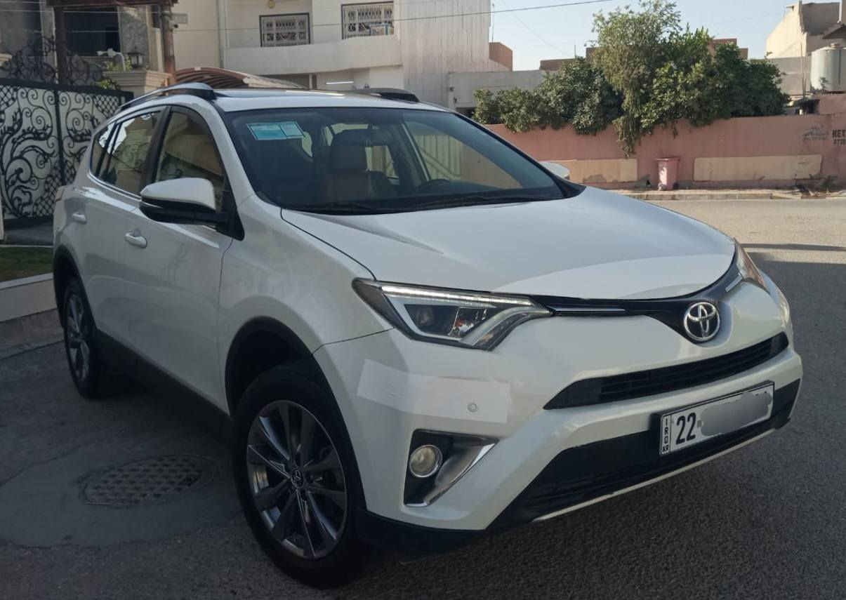 للبيع سيارة تويوتا راف فور RAV4 موديل ٢٠١٨ خليجي ١/١ فول مواصفات كلين تايتل وكالة جيهان لون ابيض بدون صبغ او تبديل او تعديل بارد محرك و كير مكفول و ما مفتوح سنوية جديد رقم جديد زينكة مدفوع يعني سيارة ربع دينار مصرف و سيارة بسمي شرط التحويل و الوكالة 
مواصفات 
بلاجكتور 
لايتات أمامي و خلفي زينون + LED
لايتات AUTO 
ويل كروم حجم كبير
سقف سلايت طكتين 
فورويل 4WD
حساس أمامي و خلفي 
بصمة أبواب + تشغيل + تشغيل عن بعد 
صندوق شفط + كهربائي 
كشنات كهرباء 
كشنات جلد 
داخل مشمشي
لدات داخلية 
شاشة كبير + Apple car play + كامرة + GPS
تحكم ستيرن فول + تحديد سرعة 
تبريد لمس (بيانو)
شاشة اعطال 
مودات قيادة NORMAL + ECO + SPORT 
و ٤ جامات كهرباء + مراية كهرباء + اشارة بالمراية 
محرك ٢.٥ 
و بعد مواصفات هواية مكان سيارة كركوك سعر ٢١٠ و بي مجال بسيط رقم موبايل *********** كركوك, العراق
