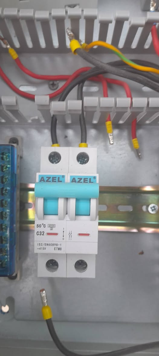 للبيع بورد حديد ..جوزات ..كيبل ٢٤.. ٣ فيز 
كلهن جدد


**إذا كنت صاحب هذا الإعلان وتريد حذفه لأي سبب، رجاءا أرسل رسالة إلى الدعم الفني**