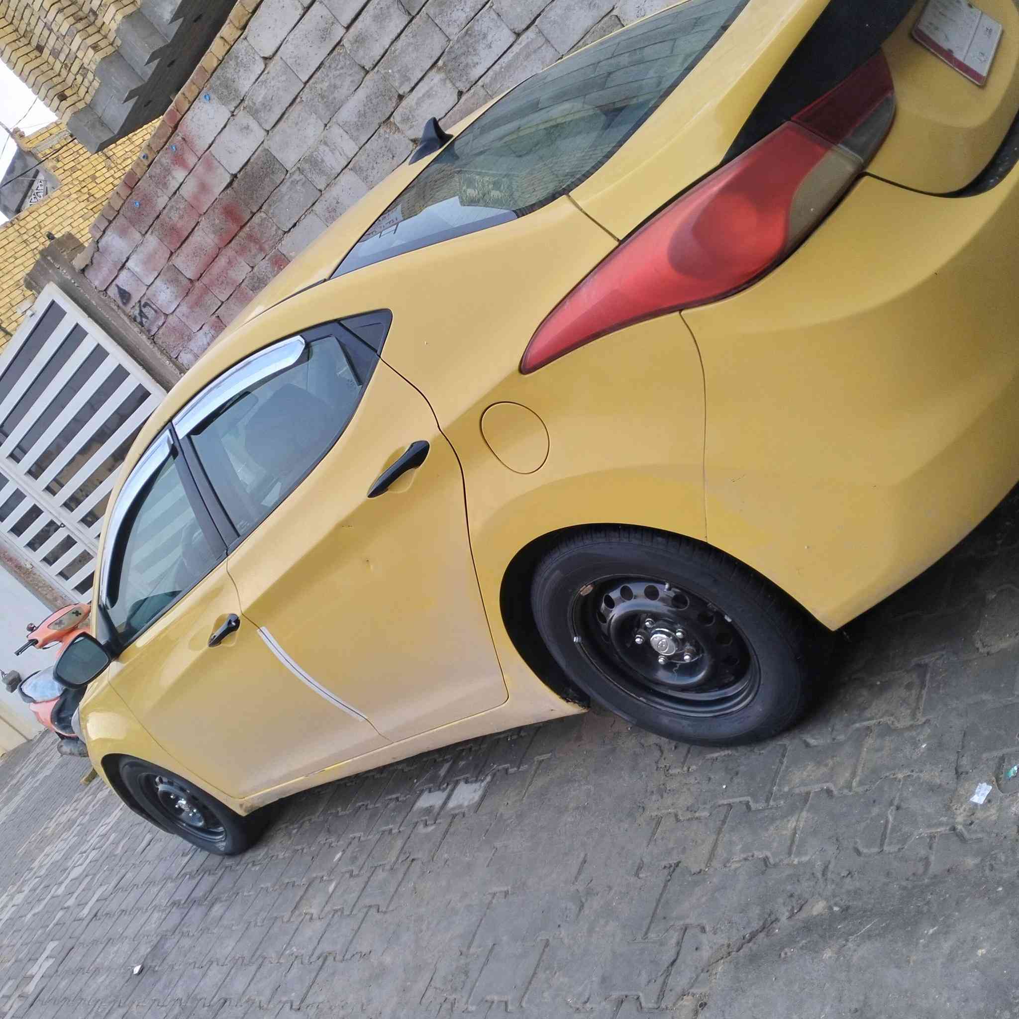 السلام عليكم النترا للبيع مديل 2013 أمريكي بيه بنيد فقط وبيه دحجه بل بك لايت بسيطه والباقي مابيه شي 
مكينه نسمه بصيطه بدون تنقيص بدون صوت 
كير خير من الله 
حداديه تخم تأير كله جديد 
هيئه عرامات ماعليه ولاربع 
مكاني ديوانيه 
السعر 92 وبيه مجال 
***********
