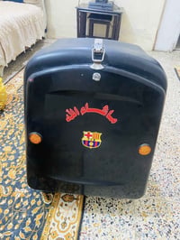 صندوك وياه غراضه كامله وخوذه   السعر 50 ألف ثنينهن 07715983740