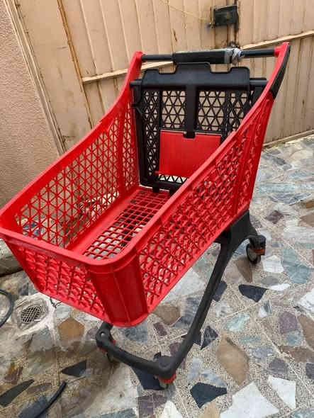 عربانة تسوق تصلح للمولات والماركتات والأسواق ويستخدموها حتى البيوت موجود كمية اليريد جمله او مفرد 
العنوان /  سرجنار شارع ابو سناء مجاور فندق برج الحياة بالضبط للاستفسار الاتصال 
***********
 واتساب ***********
يوجد توصيل كركوك وديالى وبغداد حسب القطعة
