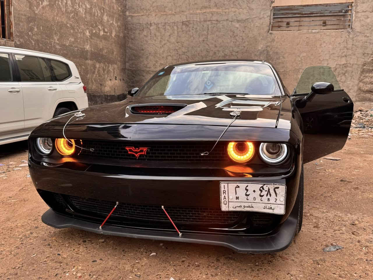 تشالنجر موديل 2017 
مواصفاتها 
تشغيل عن بعد
شاشه كبيره + كامرة 
ويل 20 
ويل كب نجمة خسفة قويه 
و بعد مواصفات SXT المعروفة
كير مكينه مكفول
حداديه السياره جيدة 
كشن كهرباء 
بنيد هيلكات 3 فتحات 
تبريد ثلج ماشاءالله 
مكان السياره بغداد
***********
