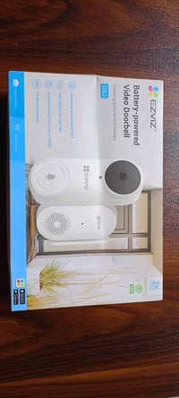 هذا طقم جرس باب فيديو ذكي EZVIZ DB2. يتميز بدقة فيديو 2K عالية الوضوح....